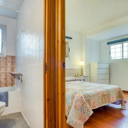 With Terrace דירה